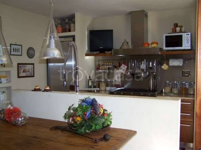 casa indipendente in vendita a Pomezia