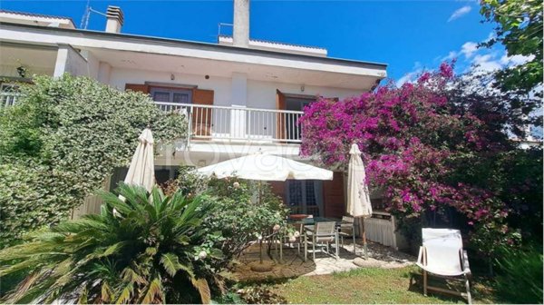 casa indipendente in vendita a Pomezia