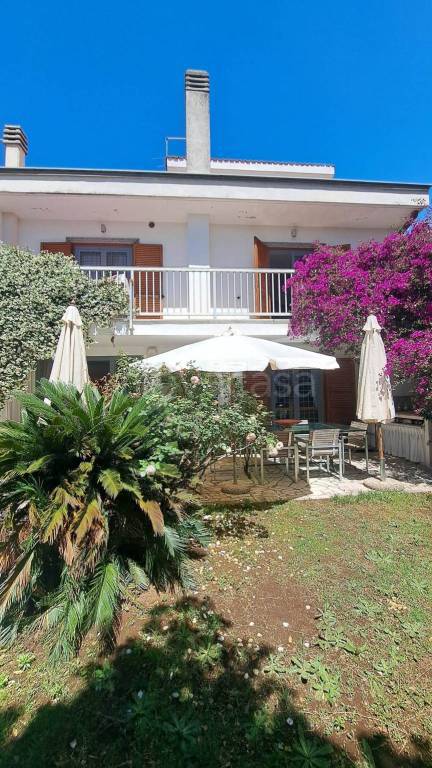 casa indipendente in vendita a Pomezia