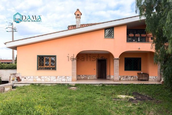 casa indipendente in vendita a Pomezia