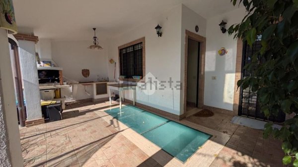 casa indipendente in vendita a Pomezia in zona Colli di Enea