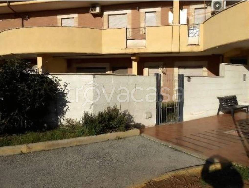 appartamento in vendita a Pomezia in zona Torvaianica