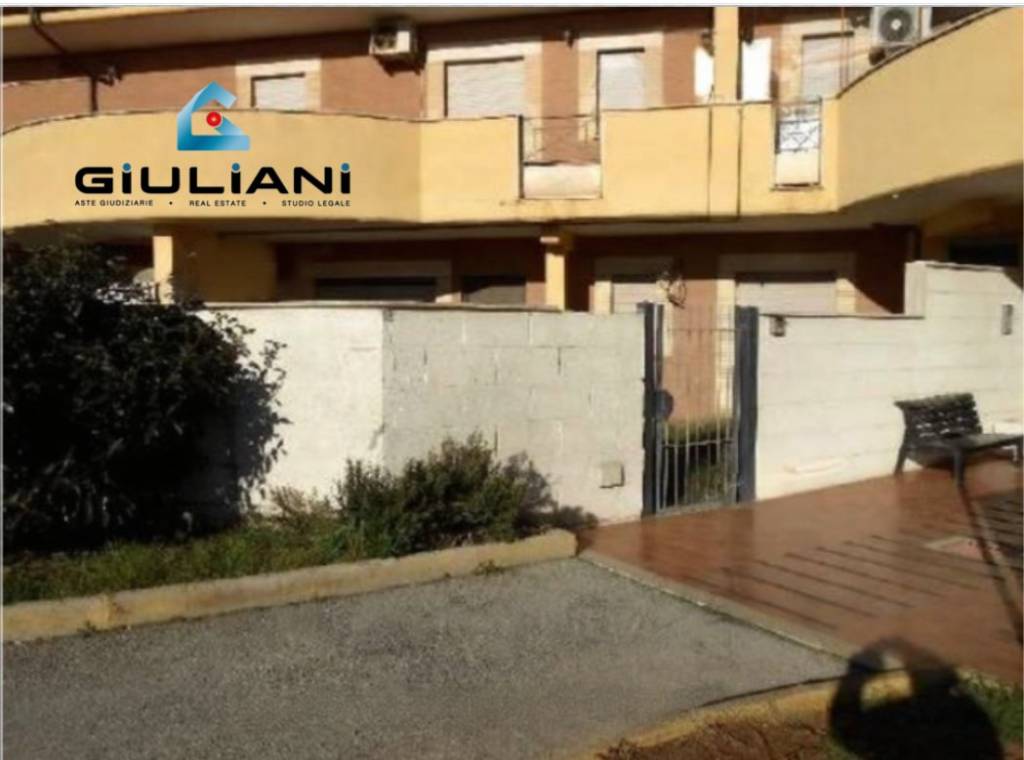 appartamento in vendita a Pomezia in zona Torvaianica