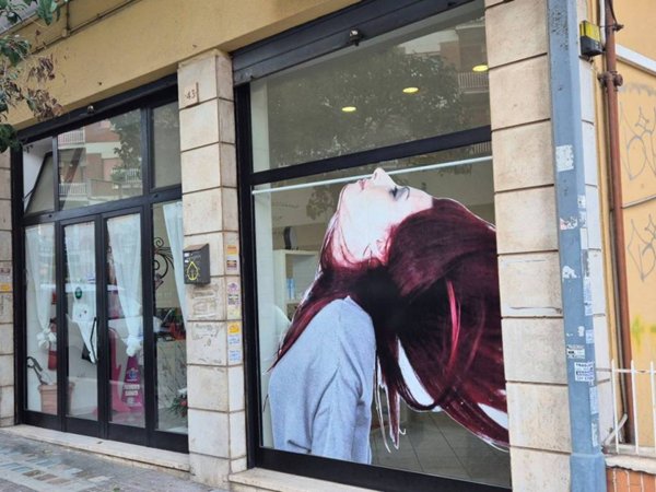 locale commerciale in vendita a Pomezia