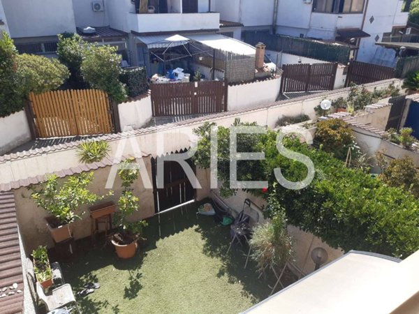 casa indipendente in vendita a Pomezia in zona Torvaianica