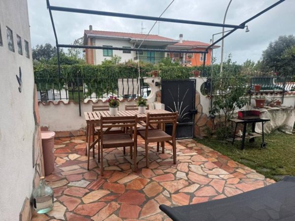 casa indipendente in vendita a Pomezia