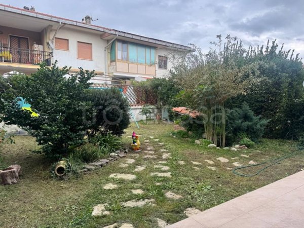 appartamento in vendita a Pomezia in zona Torvaianica