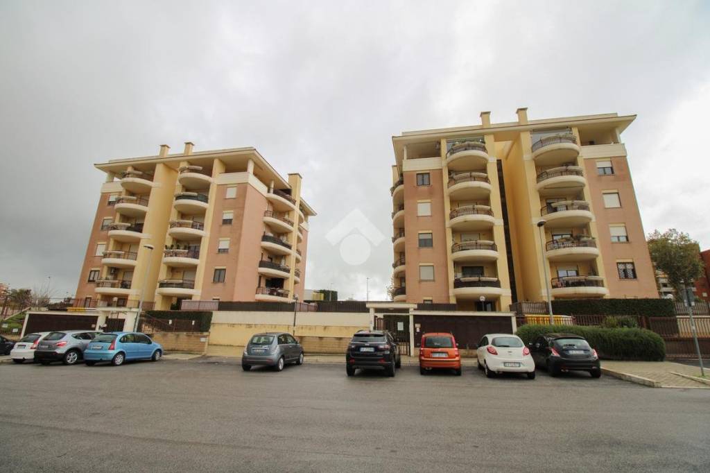 appartamento in vendita a Pomezia in zona Torvaianica