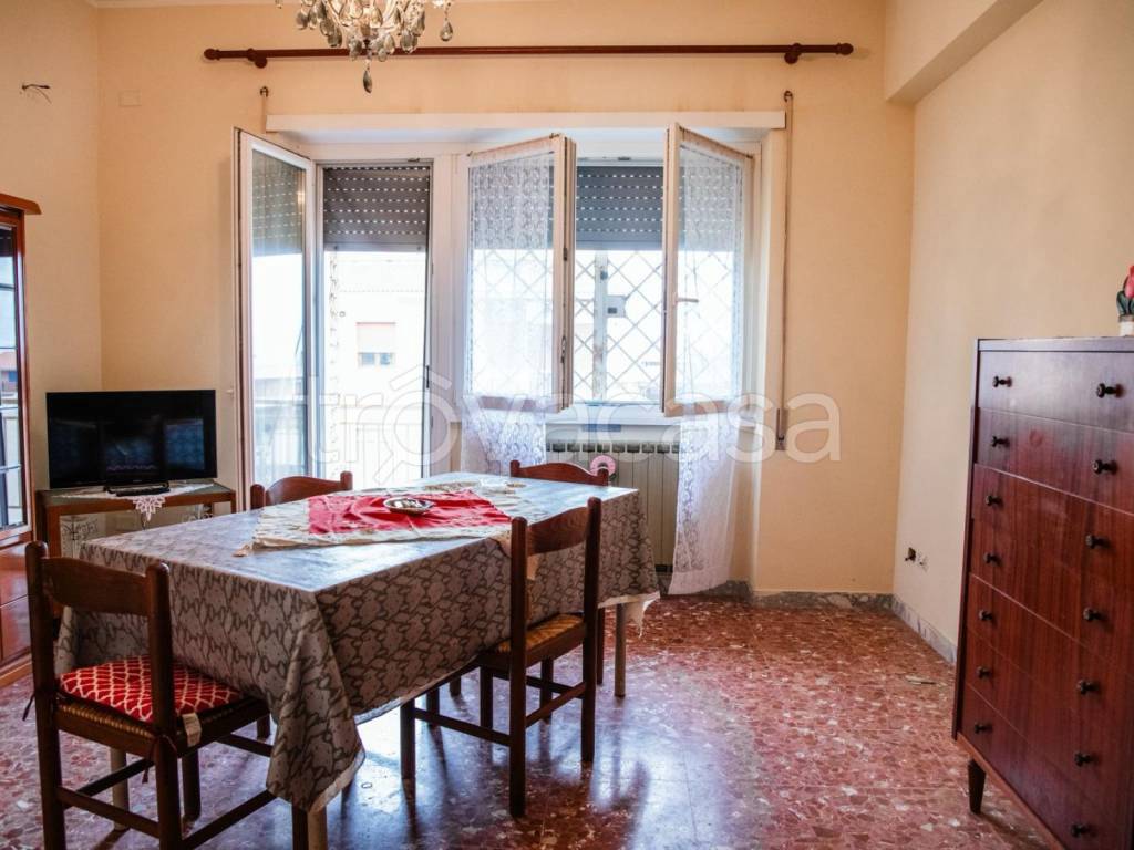 appartamento in vendita a Pomezia in zona Torvaianica