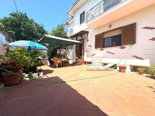 appartamento in vendita a Pomezia in zona Campo Ascolano