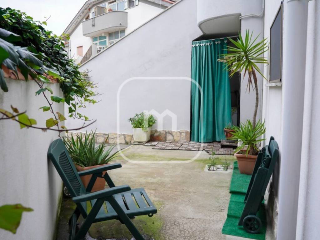 appartamento in vendita a Pomezia in zona Campo Ascolano