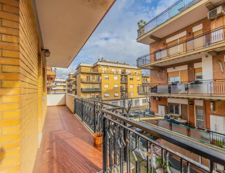 appartamento in vendita a Pomezia in zona Torvaianica