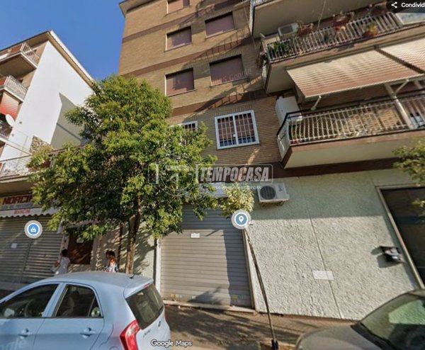 locale commerciale in vendita a Pomezia