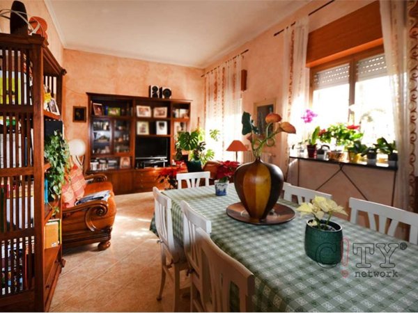 appartamento in vendita a Pomezia in zona Pratica di Mare