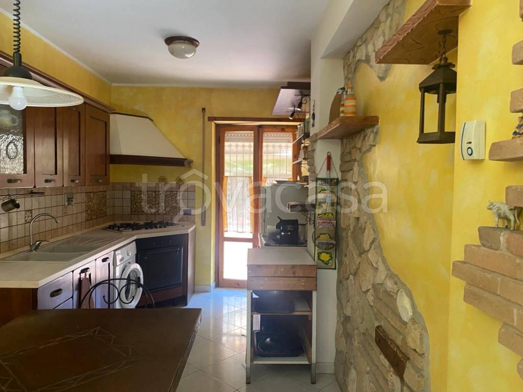 appartamento in vendita a Pomezia in zona Torvaianica