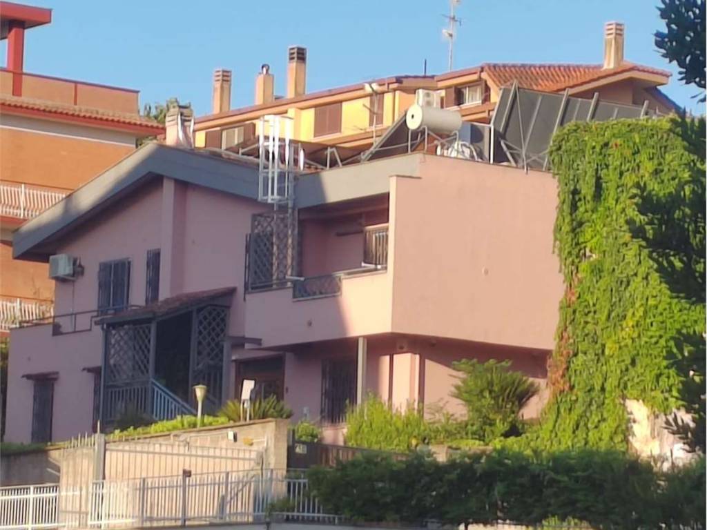 casa indipendente in vendita a Pomezia