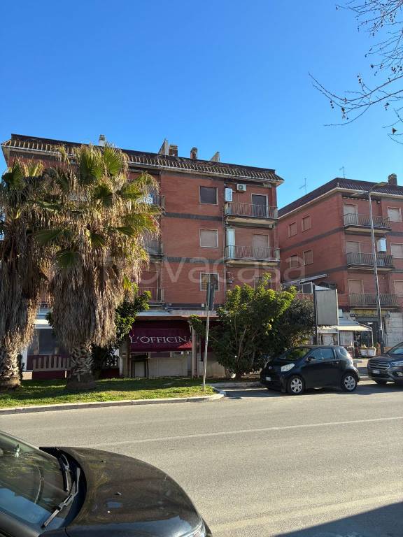 appartamento in vendita a Pomezia in zona Torvaianica