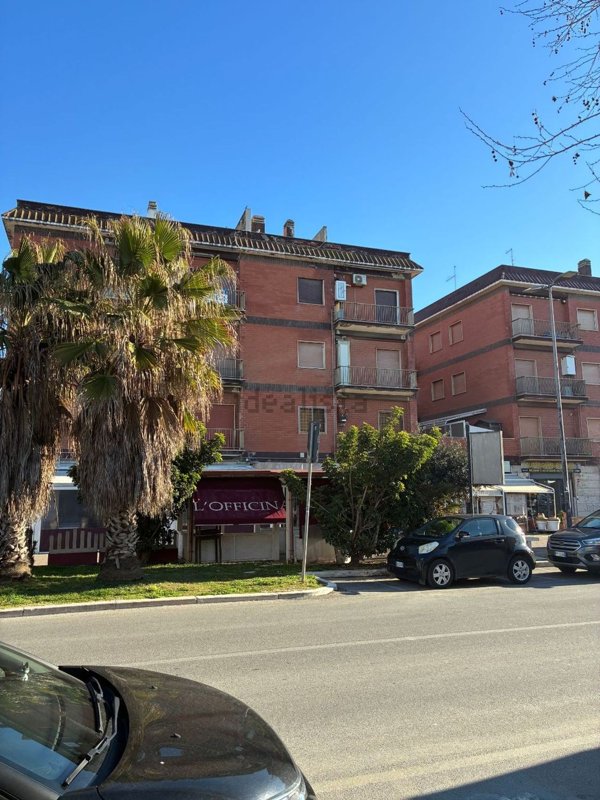 appartamento in vendita a Pomezia in zona Torvaianica