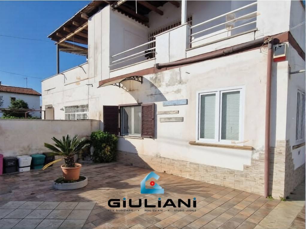 appartamento in vendita a Pomezia in zona Torvaianica