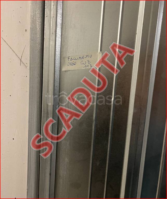 locale commerciale in vendita a Pomezia