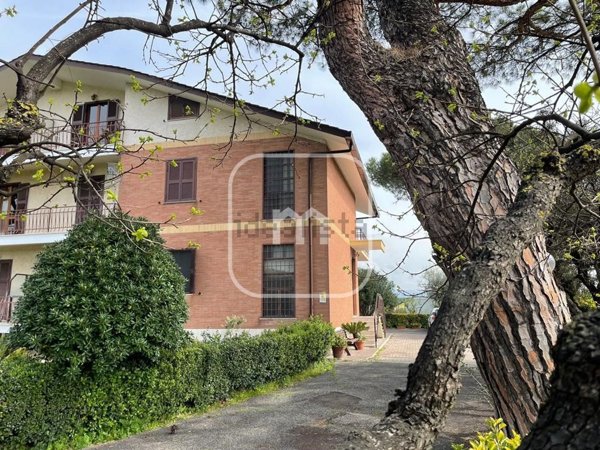 casa indipendente in vendita a Pomezia