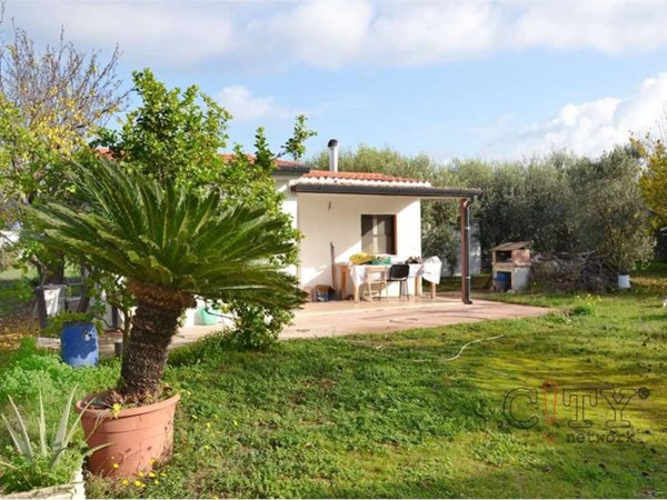 casa indipendente in vendita a Pomezia in zona Santa Procula