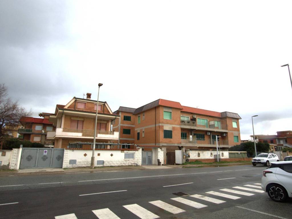 appartamento in vendita a Pomezia in zona Torvaianica