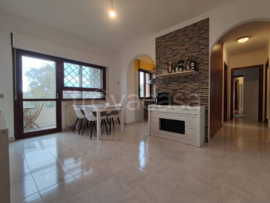 appartamento in vendita a Pomezia in zona Santa Palomba