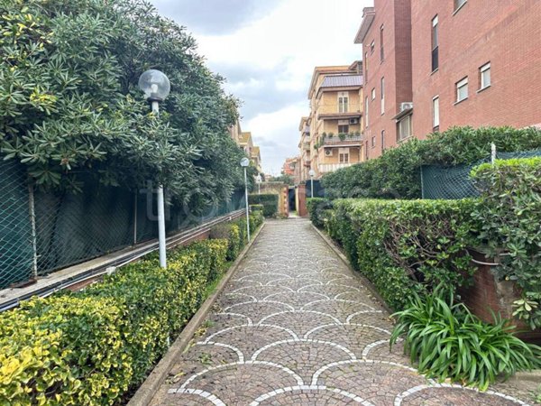 appartamento in vendita a Pomezia in zona Torvaianica