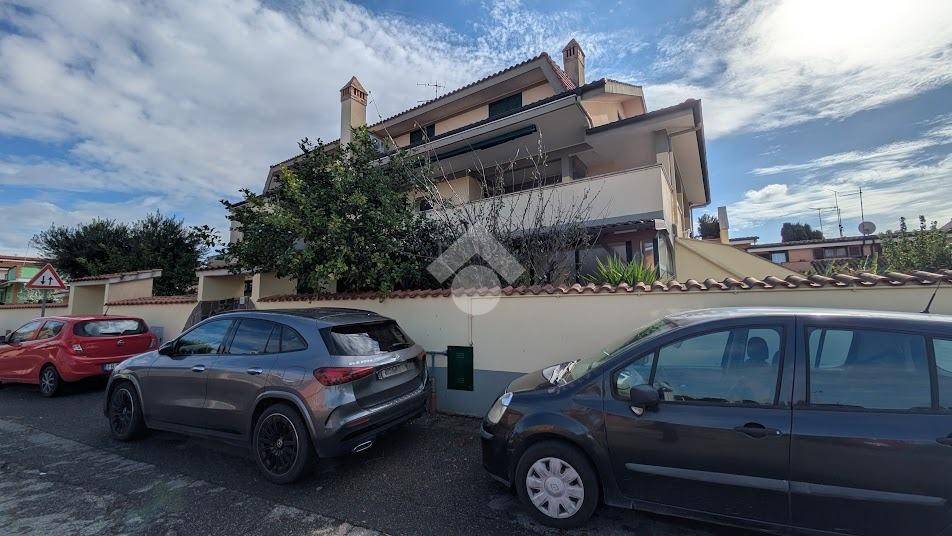 appartamento in vendita a Pomezia in zona Torvaianica Alta