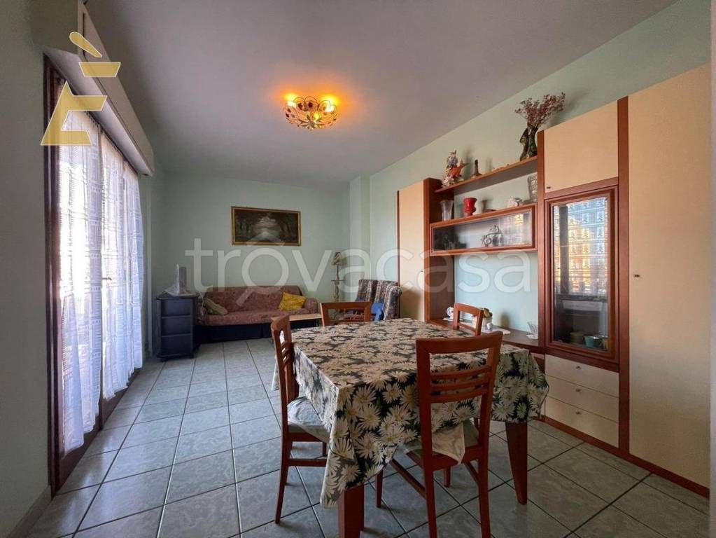 appartamento in vendita a Pomezia in zona Torvaianica