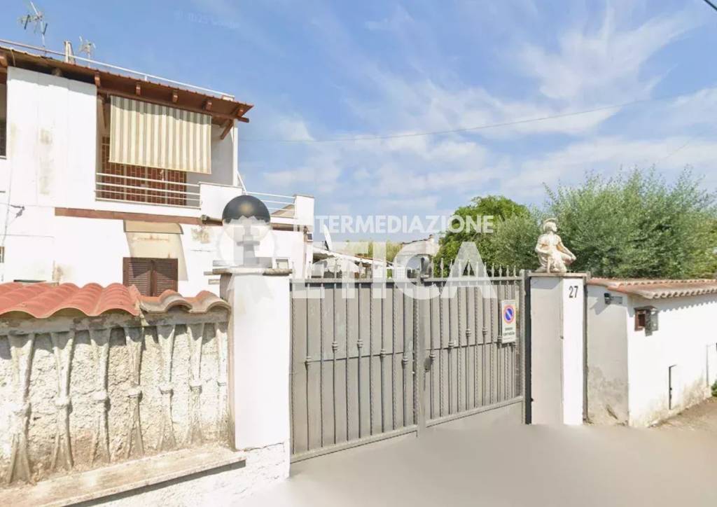 casa indipendente in vendita a Pomezia in zona Torvaianica