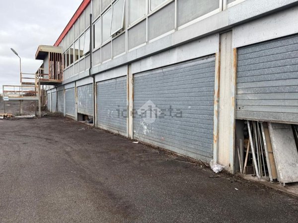 capannone in vendita a Pomezia