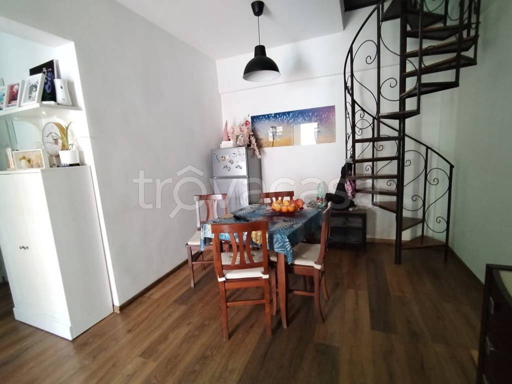 casa indipendente in vendita a Pomezia