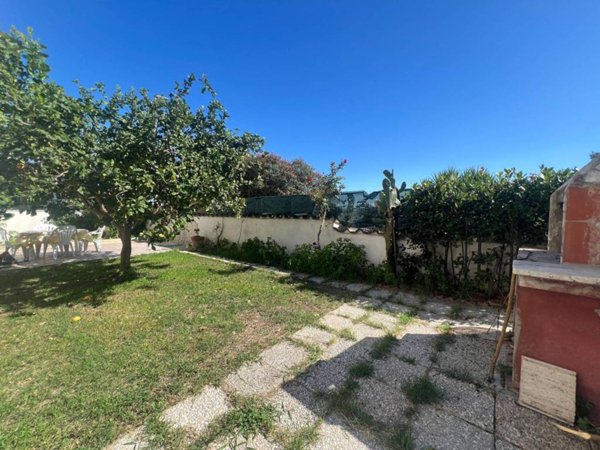 appartamento in vendita a Pomezia in zona Torvaianica