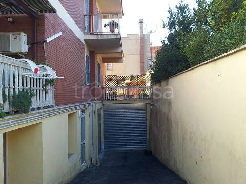 appartamento in vendita a Pomezia in zona Torvaianica