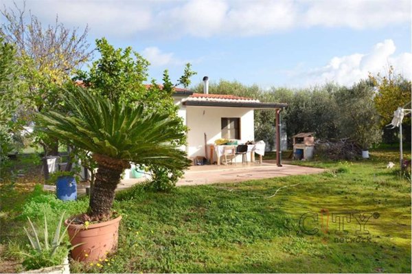 casa indipendente in vendita a Pomezia in zona Santa Procula