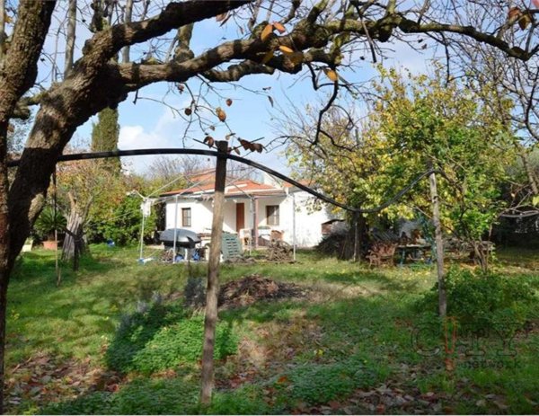 casa indipendente in vendita a Pomezia in zona Santa Procula