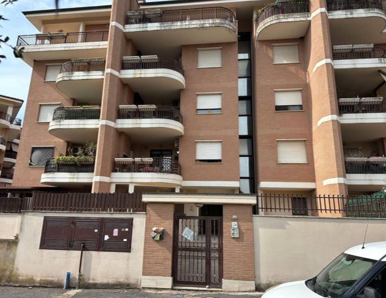appartamento in vendita a Pomezia in zona Colli di Enea