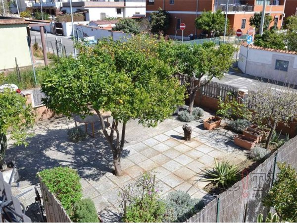 appartamento in vendita a Pomezia in zona Torvaianica