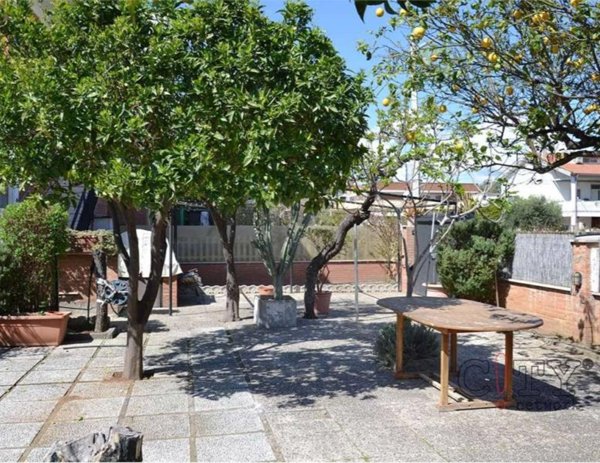 appartamento in vendita a Pomezia in zona Torvaianica