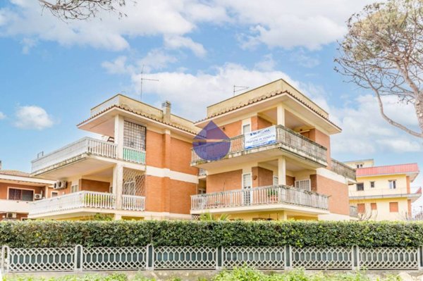 appartamento in vendita a Pomezia in zona Torvaianica