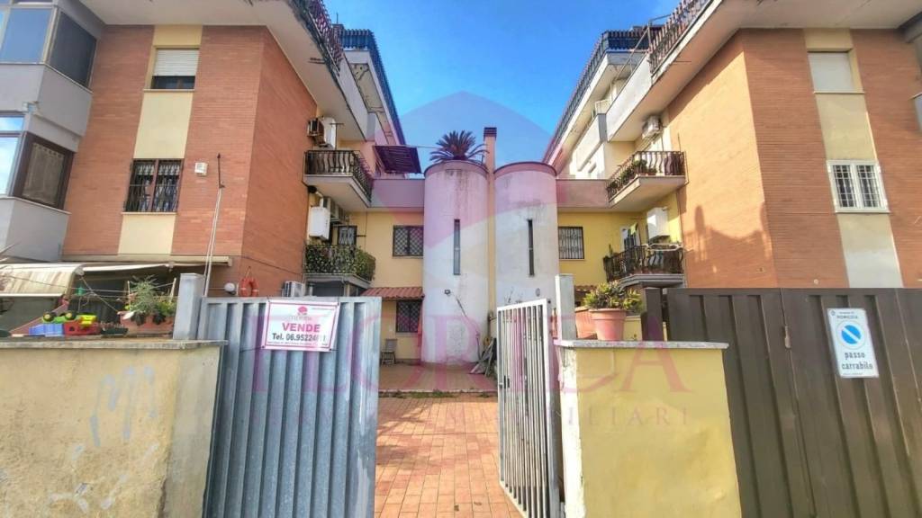 appartamento in vendita a Pomezia in zona Torvaianica