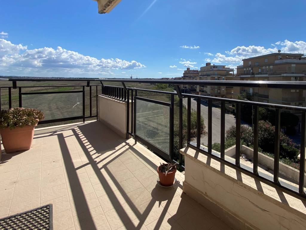 appartamento in vendita a Pomezia in zona Torvaianica