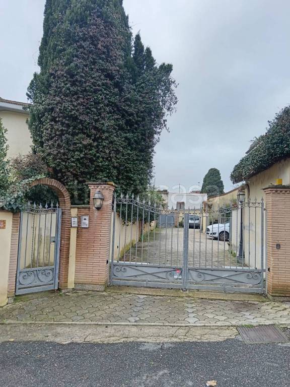 casa indipendente in vendita a Pomezia in zona Torvaianica