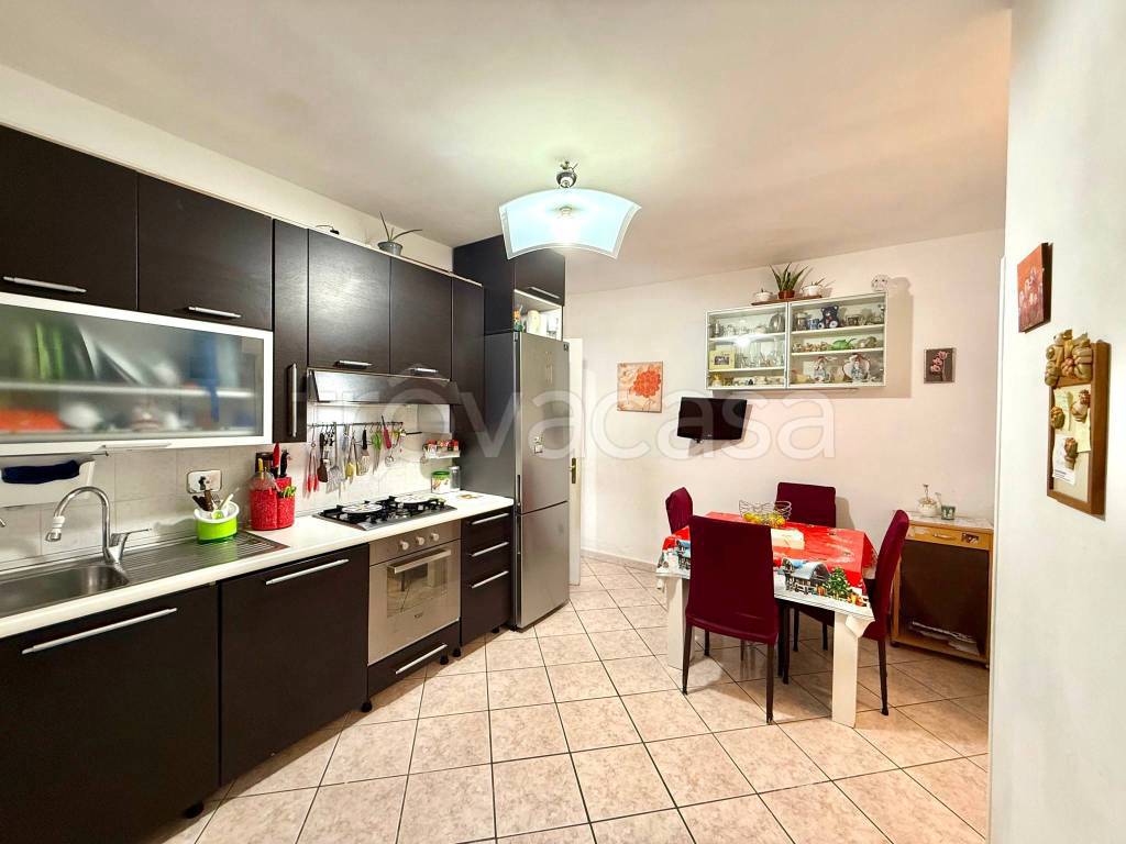 casa indipendente in vendita a Pomezia in zona Torvaianica