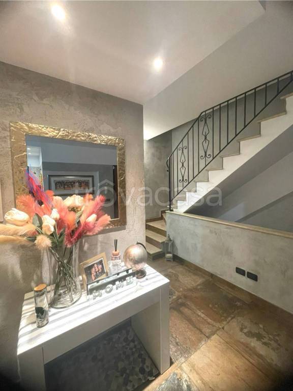 casa indipendente in vendita a Pomezia in zona Torvaianica Alta
