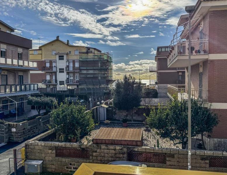 appartamento in vendita a Pomezia in zona Torvaianica