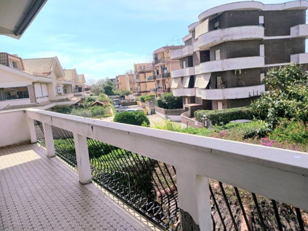 casa indipendente in vendita a Pomezia in zona Torvaianica