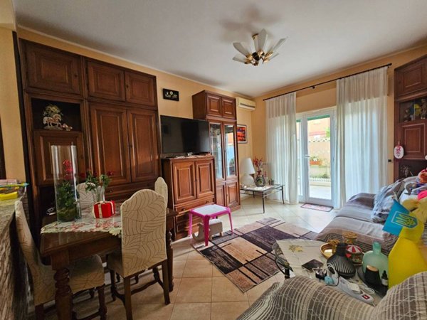 appartamento in vendita a Pomezia in zona Torvaianica